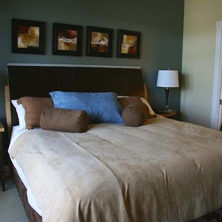 Painted Boat Resort Spa And Marina Madeira Park Room photo