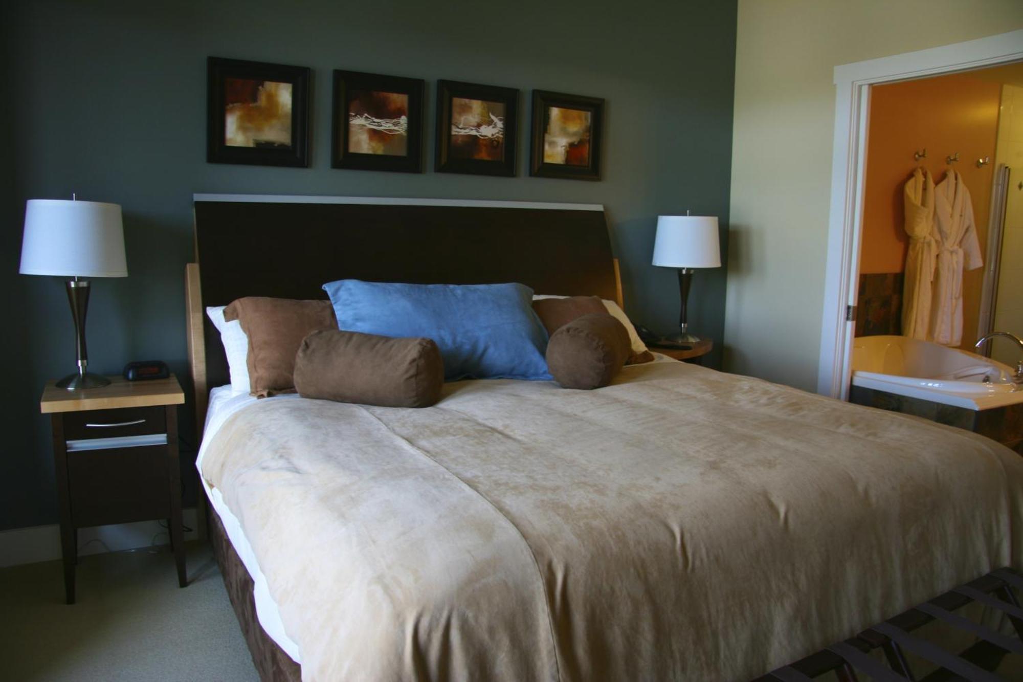 Painted Boat Resort Spa And Marina Madeira Park Room photo