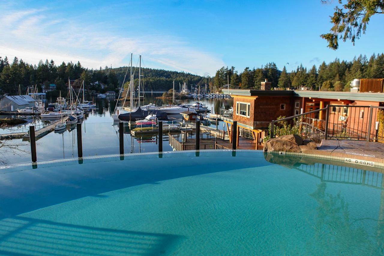Painted Boat Resort Spa And Marina Madeira Park Exterior photo