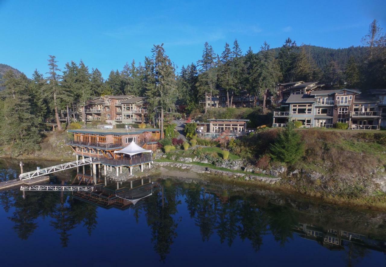 Painted Boat Resort Spa And Marina Madeira Park Exterior photo